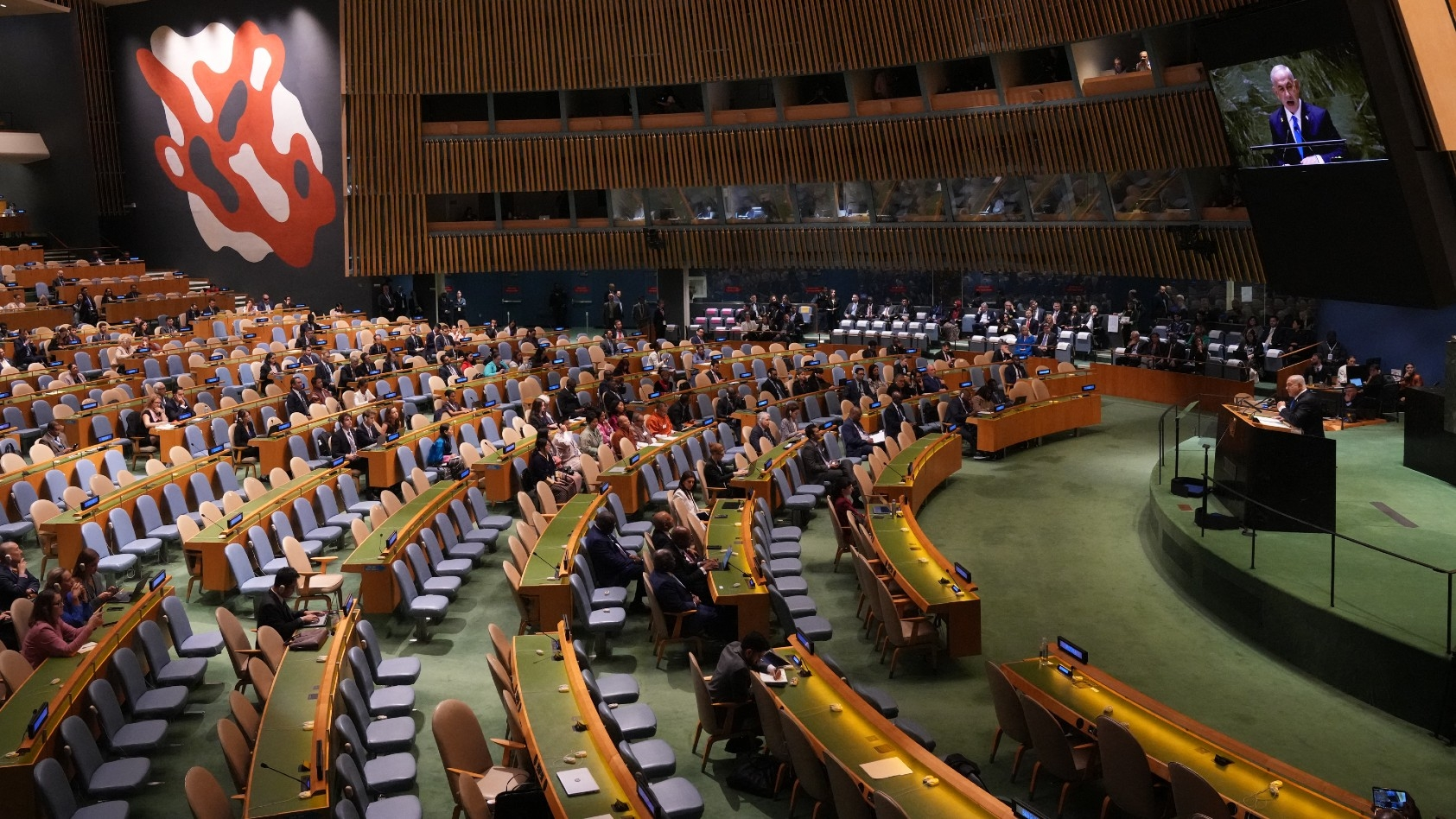 Diplomats walk out before Netanyahu began speech