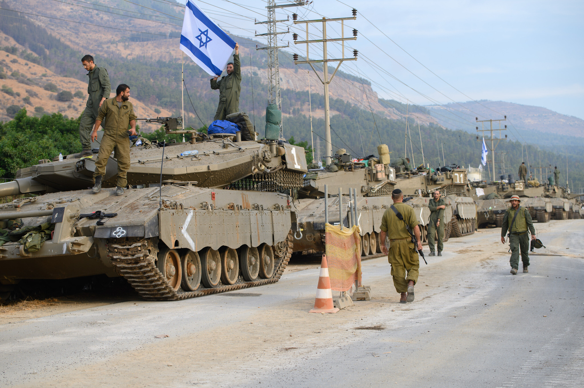 Israel moves troops to Lebanon