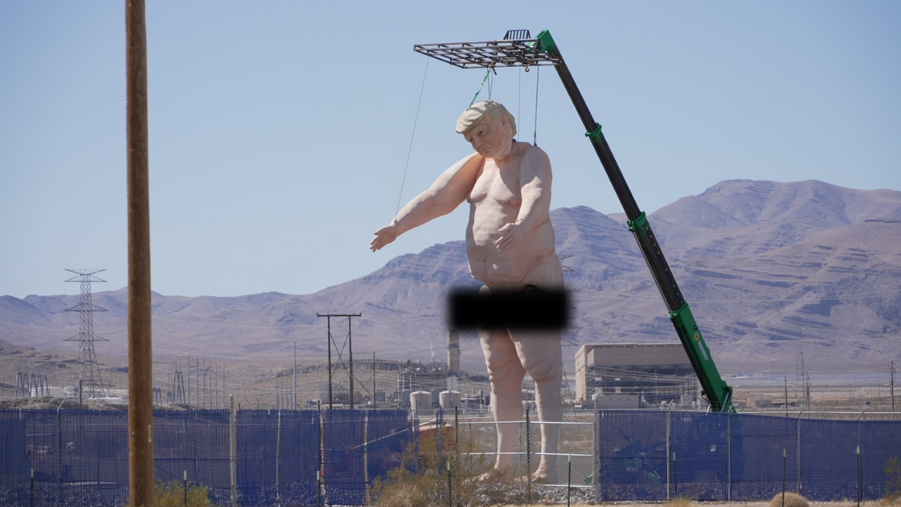 naked statue of Donald Trump