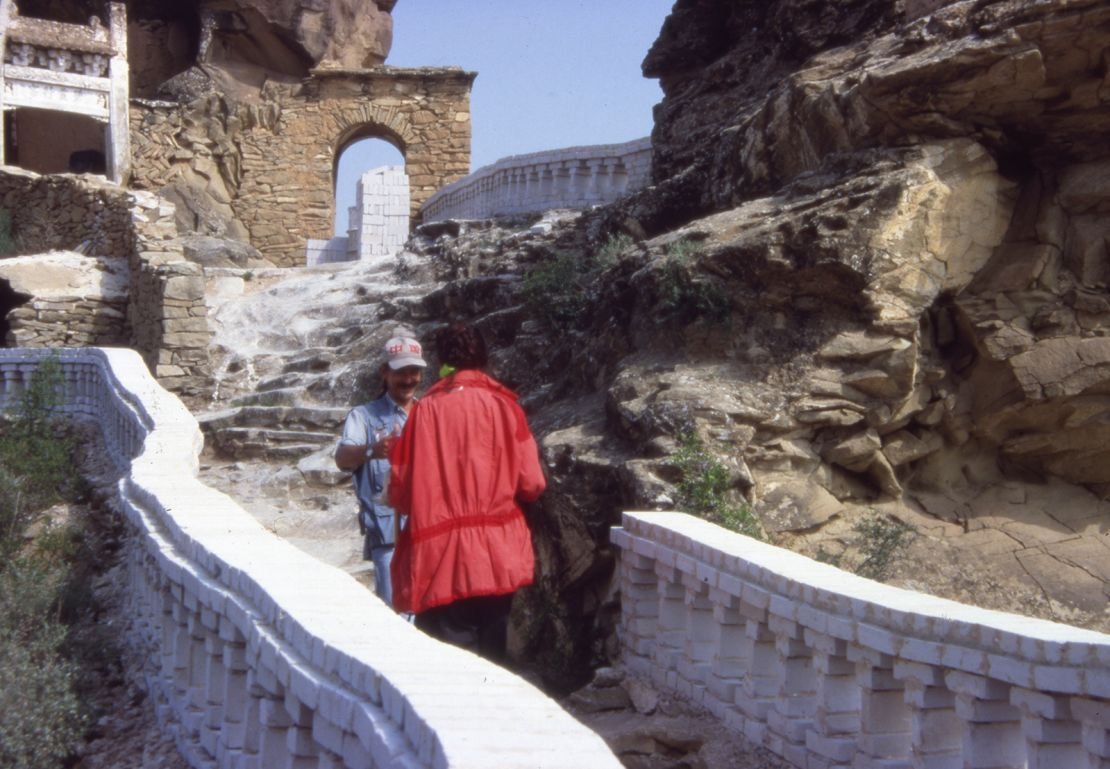 Couple Walked Great Wall of China From Opposite