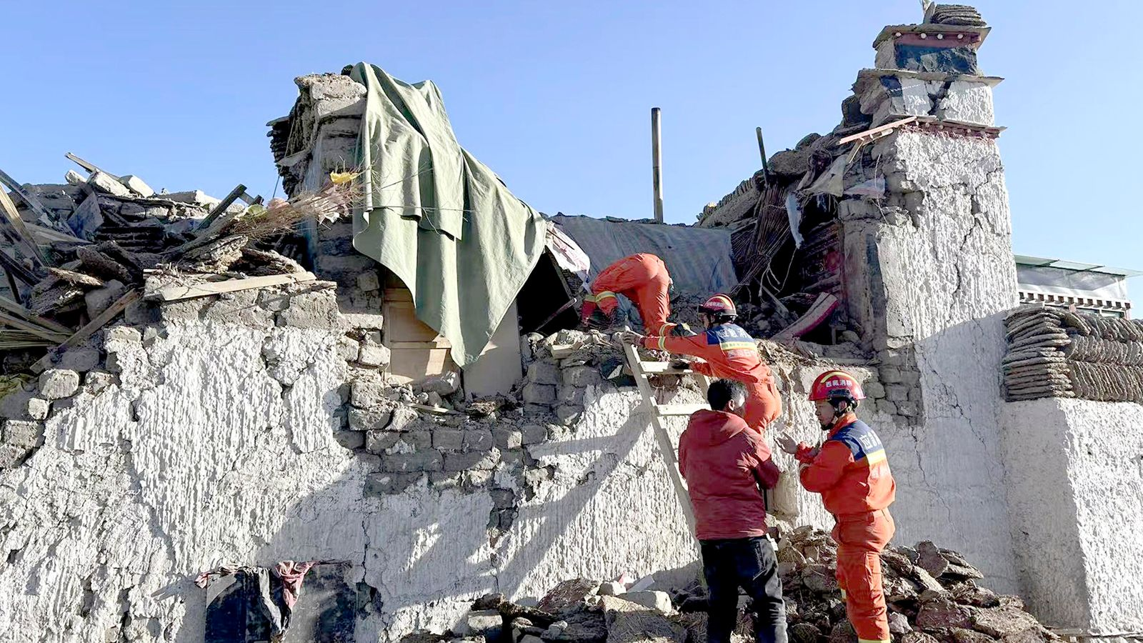 earthquakes strike Tibet