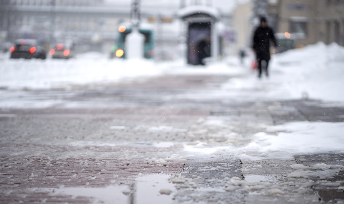 Drunk Man's Penis Froze To The Ground