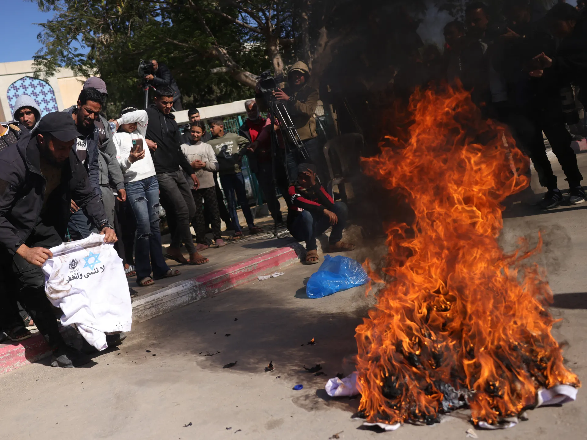 Palestinians Burn Star of David T-Shirts