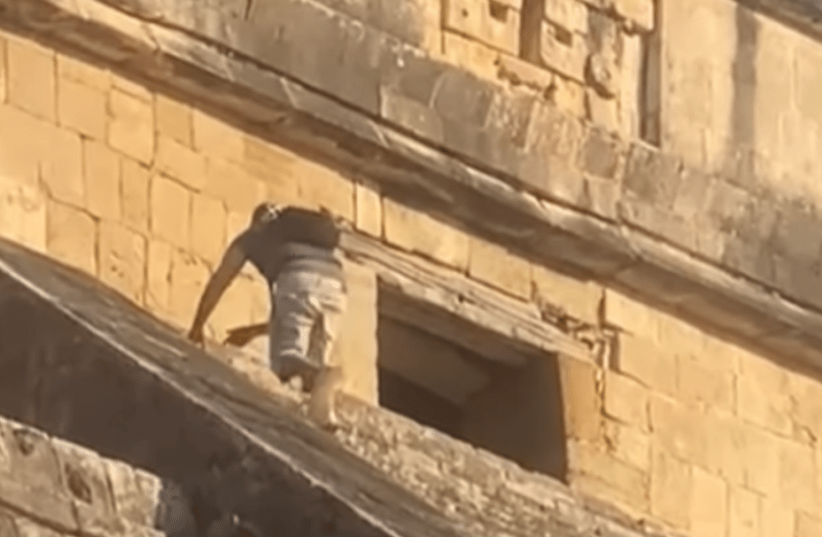 German Tourist Arrested for Climbing Temple of Kukulcan