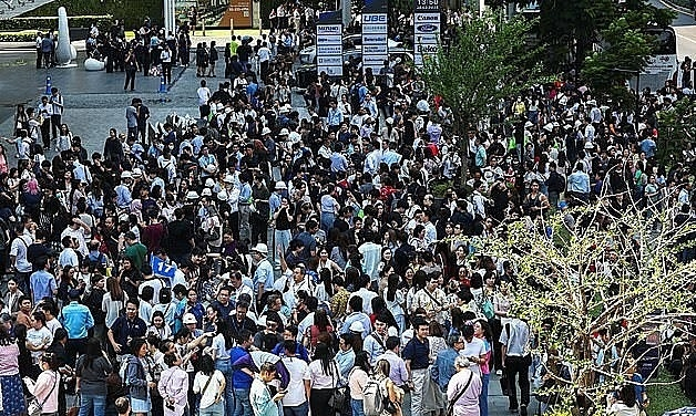 Woman Gives Birth On Bangkok Street