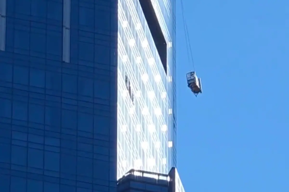 Window Washer Rescued from Spinning Scaffolding